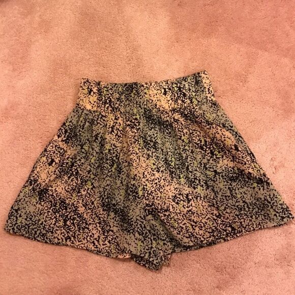 BCBG silk colorful pattern shorts - Picture 3 of 5